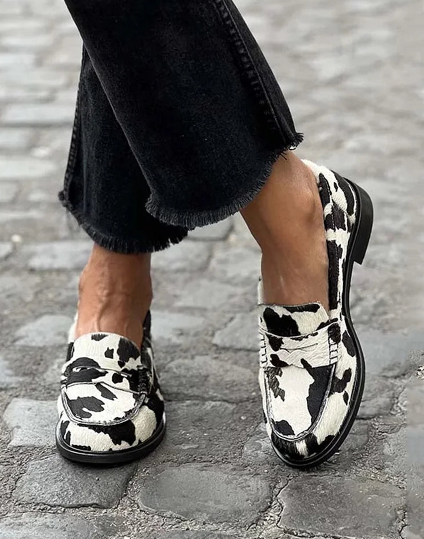 Alaina | Loafers met Koeienprint