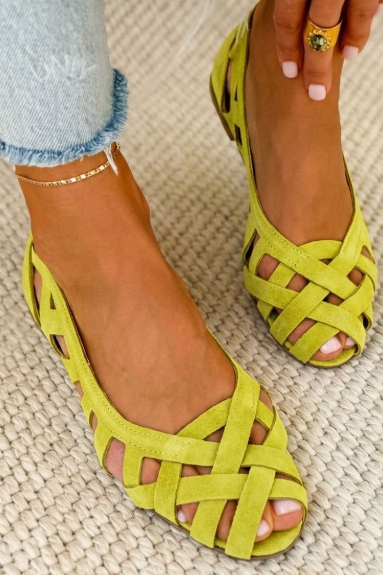 Casey | Platte sandalen met open teen en gekruiste bandjes