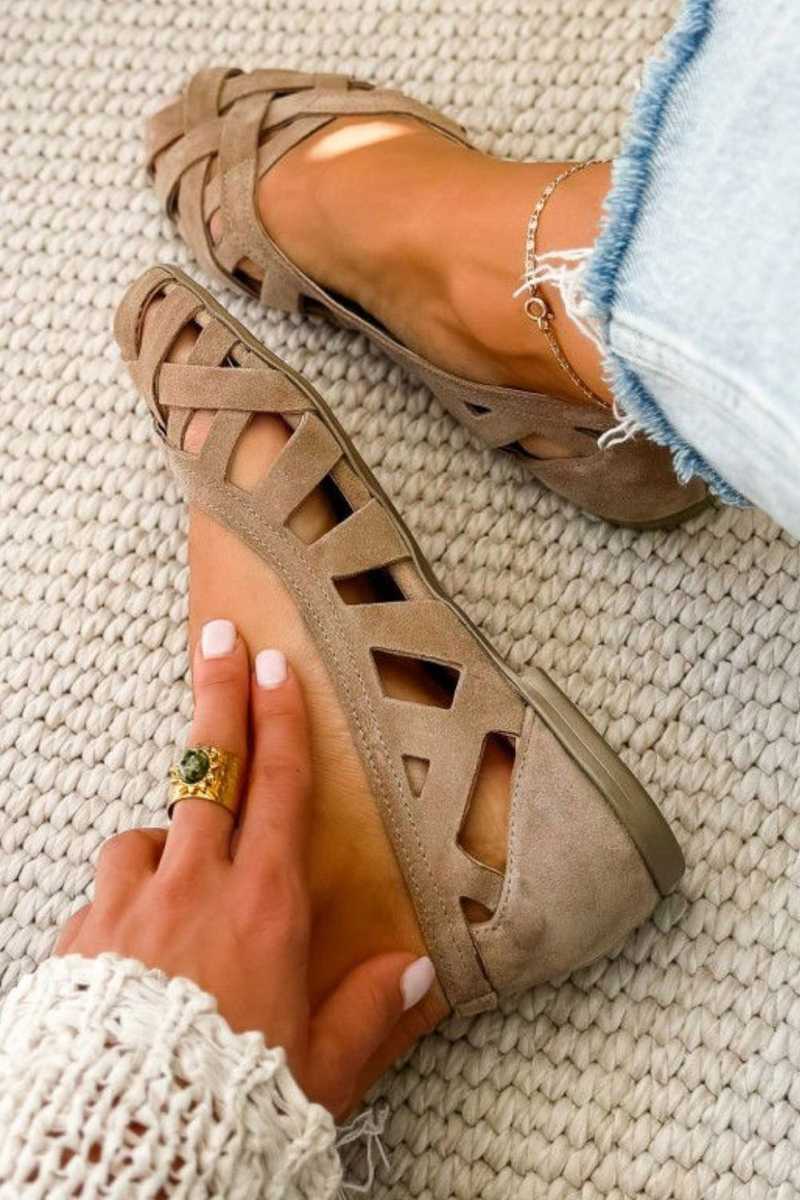 Casey | Platte sandalen met open teen en gekruiste bandjes